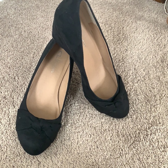 CL by laundry.. beautiful suede shoes.. platform - Picture 5 of 6